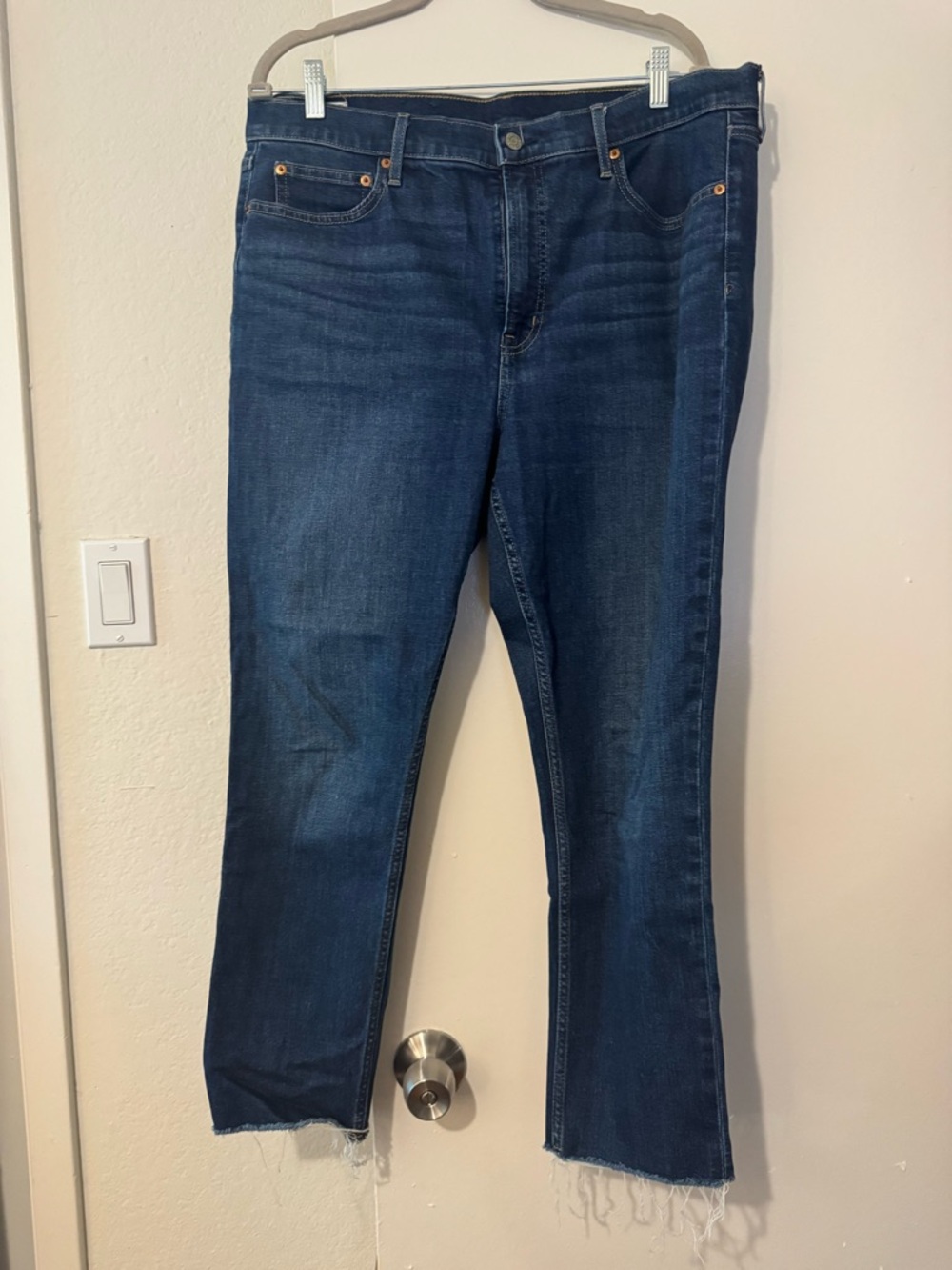 GAP Dark Blue Cropped Straight-Leg Jeans with Frayed Hem